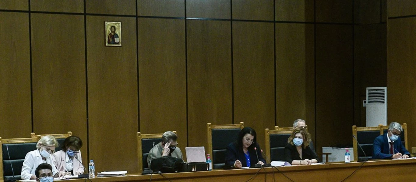 Πήγαν στο Α.Τ. Περάματος δύο μέλη της Χρυσής Αυγής και τους έδιωξαν